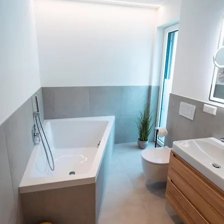 Apartment Montelago, Penthouse Mit Seeblick & Seezugang Sattendorf